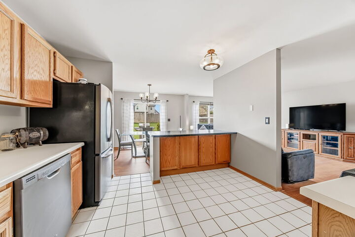 Property Photo:  5613 W Von Avenue C  IL 60449 
