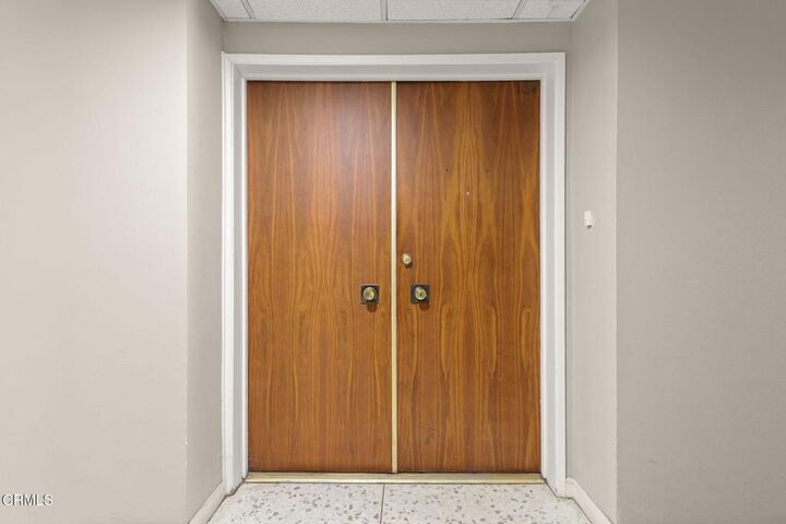 Property Photo:  395 S Oakland Avenue 104  CA 91101 