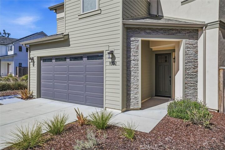 Property Photo:  1052 Forest  CA 93405 