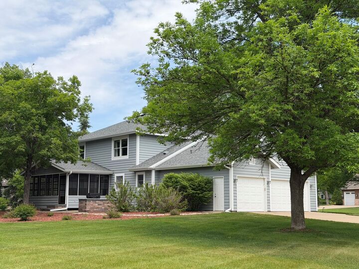 Property Photo: 2721 Meadowrose Boulevard MN 56301