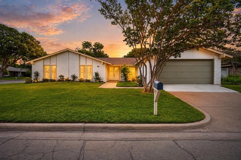 Property Photo:  15745 Havenrock Circle  TX 75248 