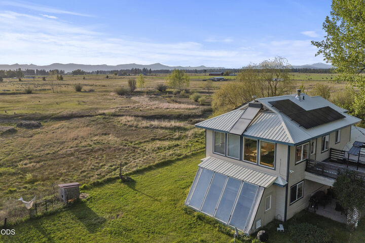 Property Photo:  30242 Highway 97 N  OR 97624 