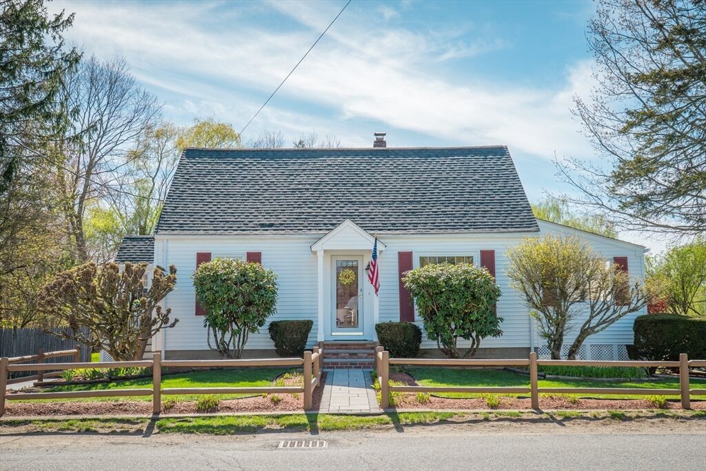 Property Photo:  6 North Street  MA 01887 
