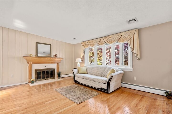 Property Photo:  164 Lockland Ave  MA 01701 