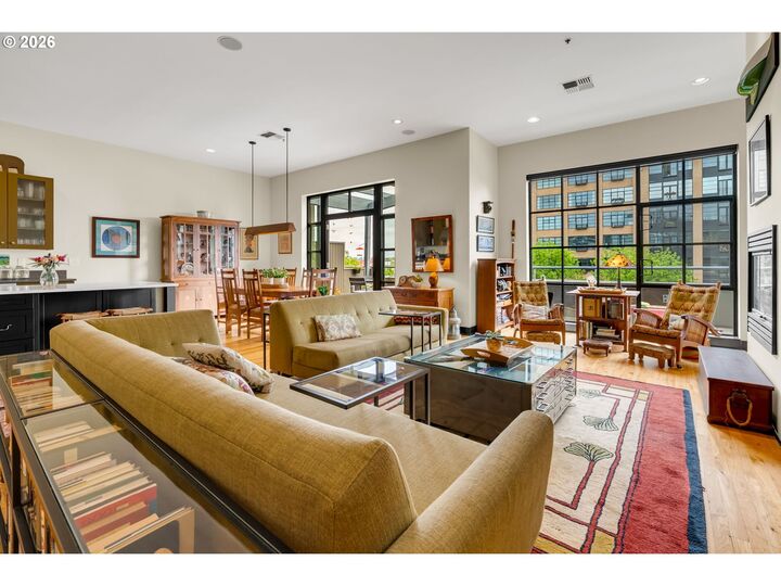 Property Photo:  408 NW 12th Ave 604  OR 97209 