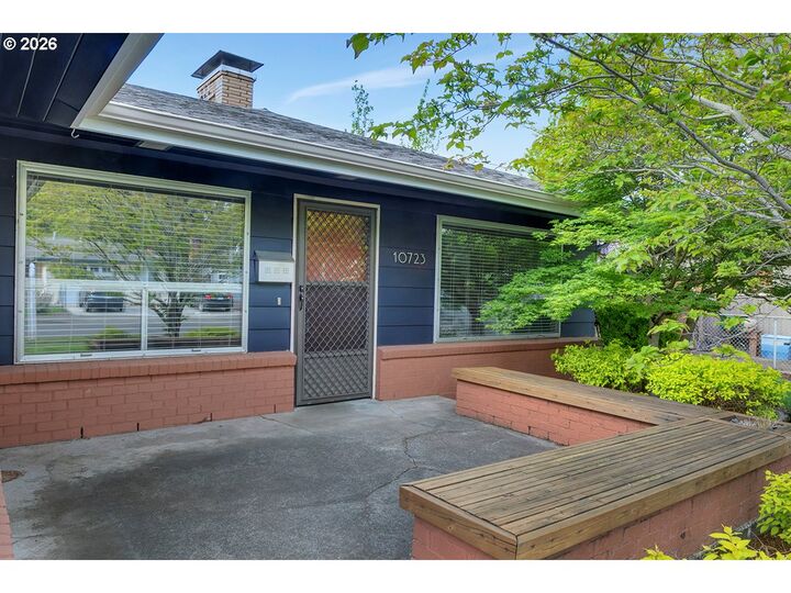 Property Photo:  10723 SE Stephens St  OR 97216 