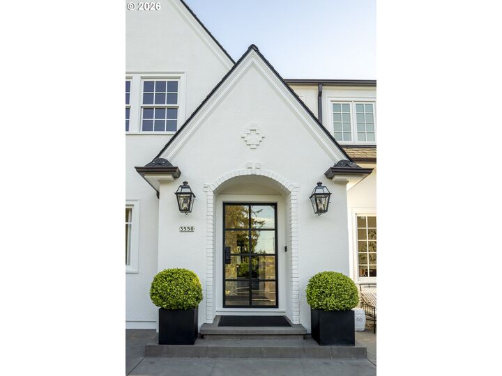 Property Photo:  3550 NE Maltby St  OR 97212 