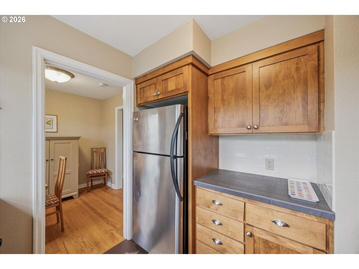 Property Photo: 255 NE 61st Ave 19 OR 97213