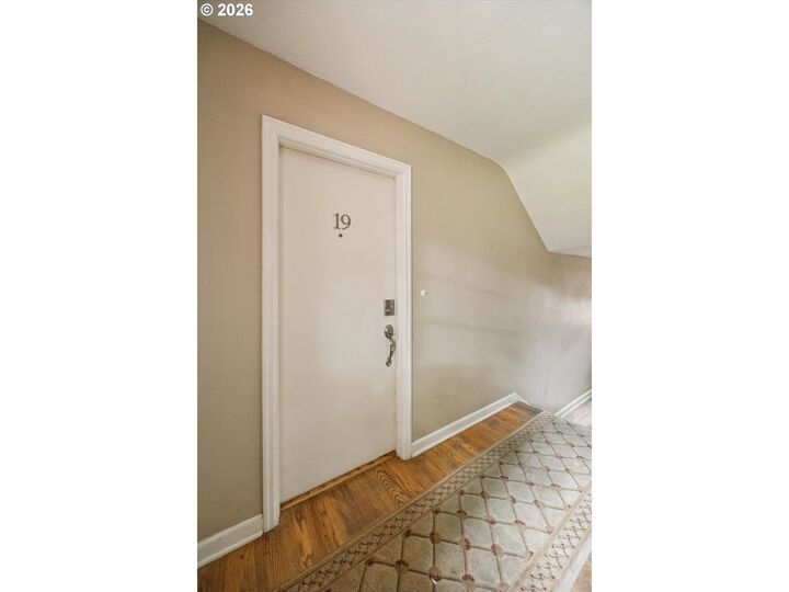 Property Photo:  255 NE 61st Ave 19  OR 97213 