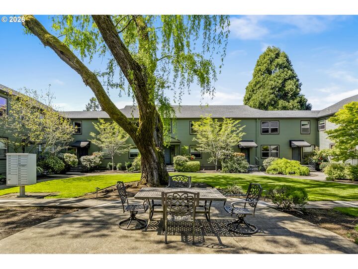 Property Photo:  3719 SE 42nd Ave  OR 97206 