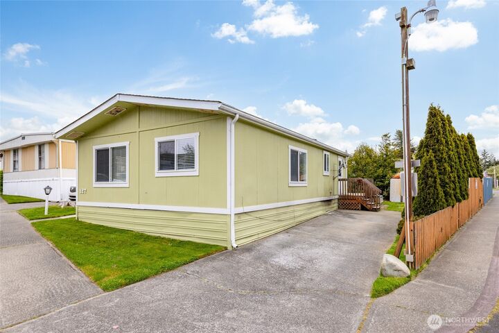 Property Photo:  700 NW Crosby 127  WA 98277 