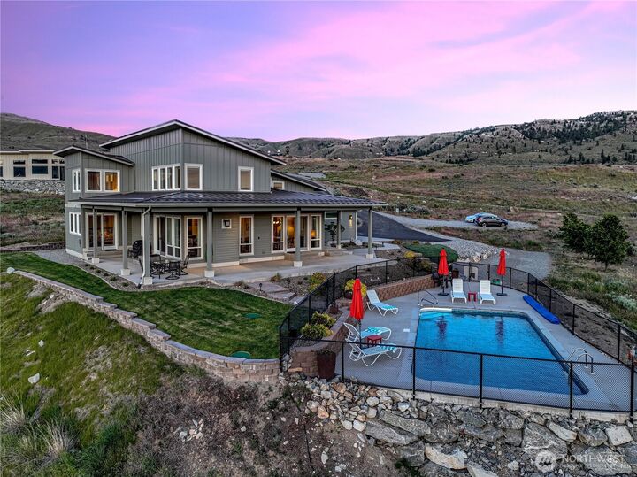 Property Photo:  200  Ridge Road  WA 98843 