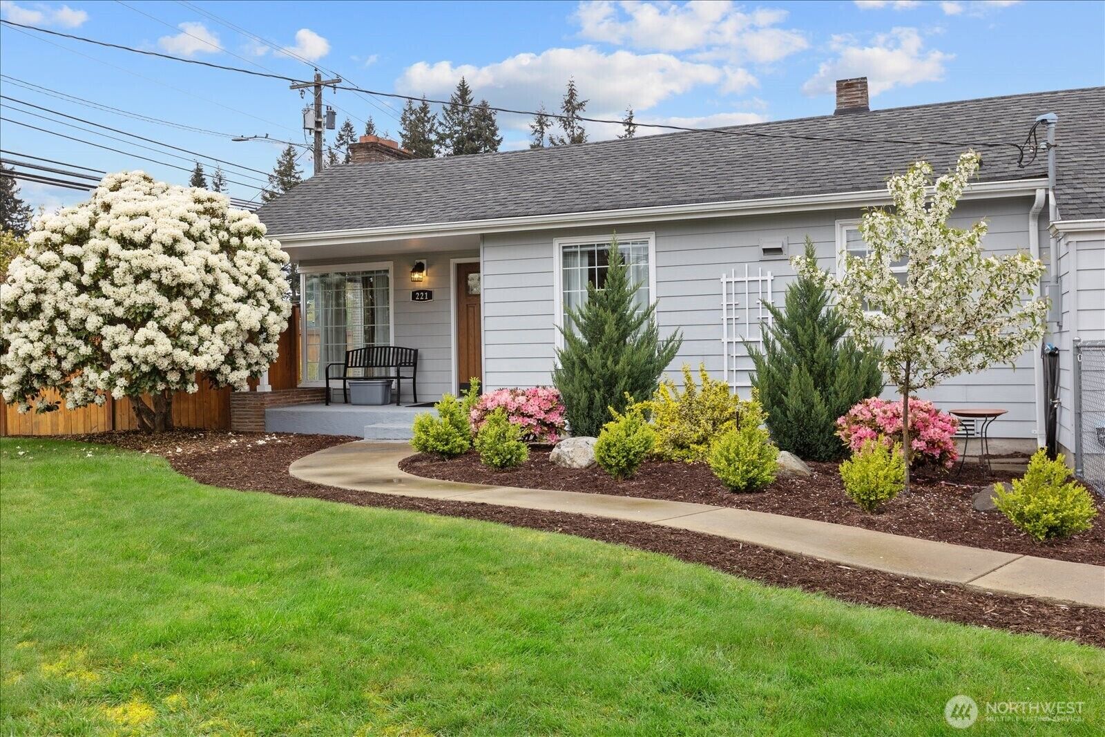 3 bed Everett home for sale: 221 Tamarack Avenue, Everett, WA 98203