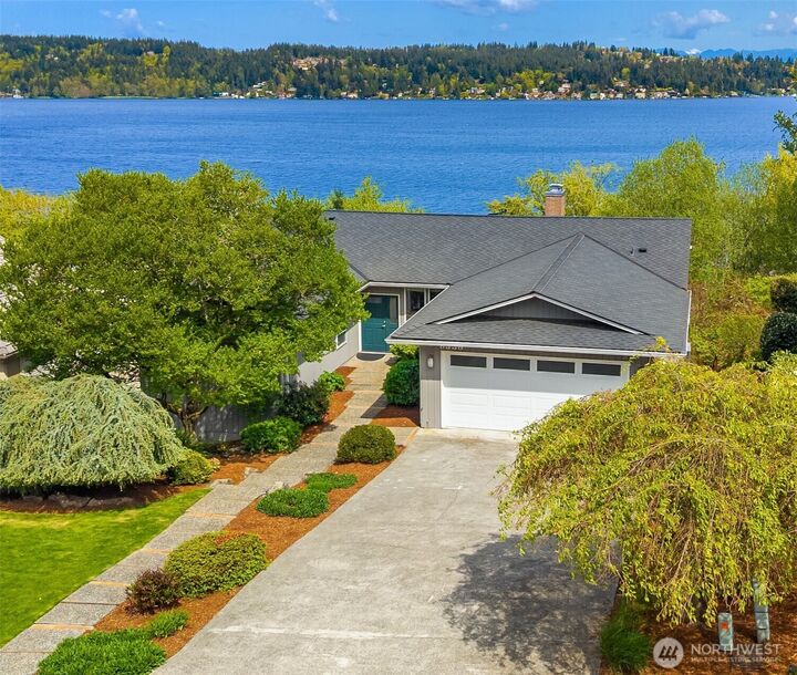 Property Photo:  8530  54th Avenue NE  WA 98115 