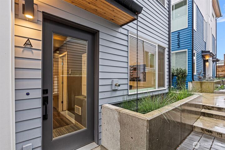 Property Photo:  2521  29th Avenue S D  WA 98144 