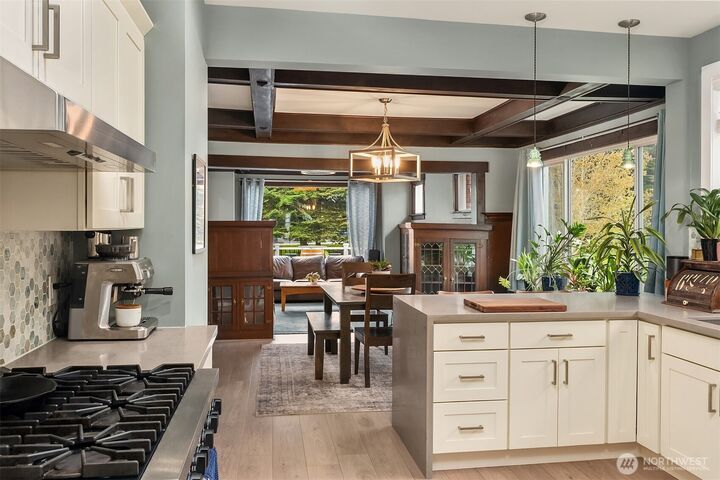 Property Photo:  6411  Woodland Place N  WA 98103 
