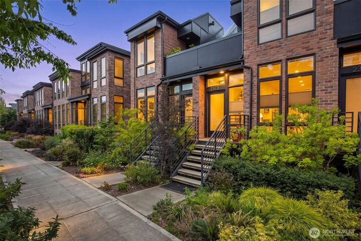 Property Photo:  2373  Minor Avenue E  WA 98102 