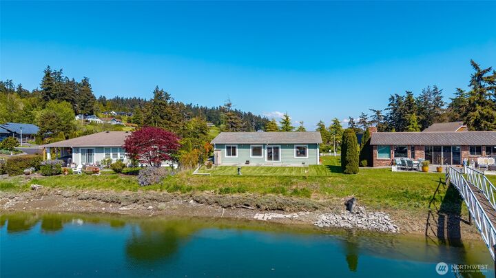 Property Photo:  2241  Mariner Beach Drive  WA 98277 