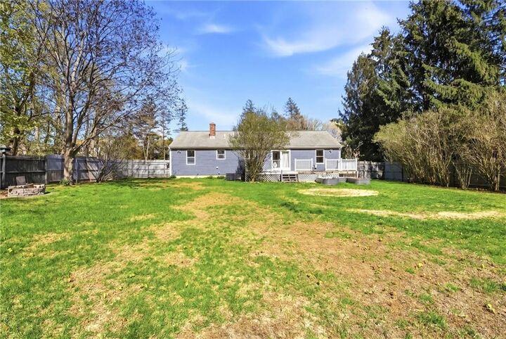 Property Photo:  1 Roslyn Avenue  RI 02809 