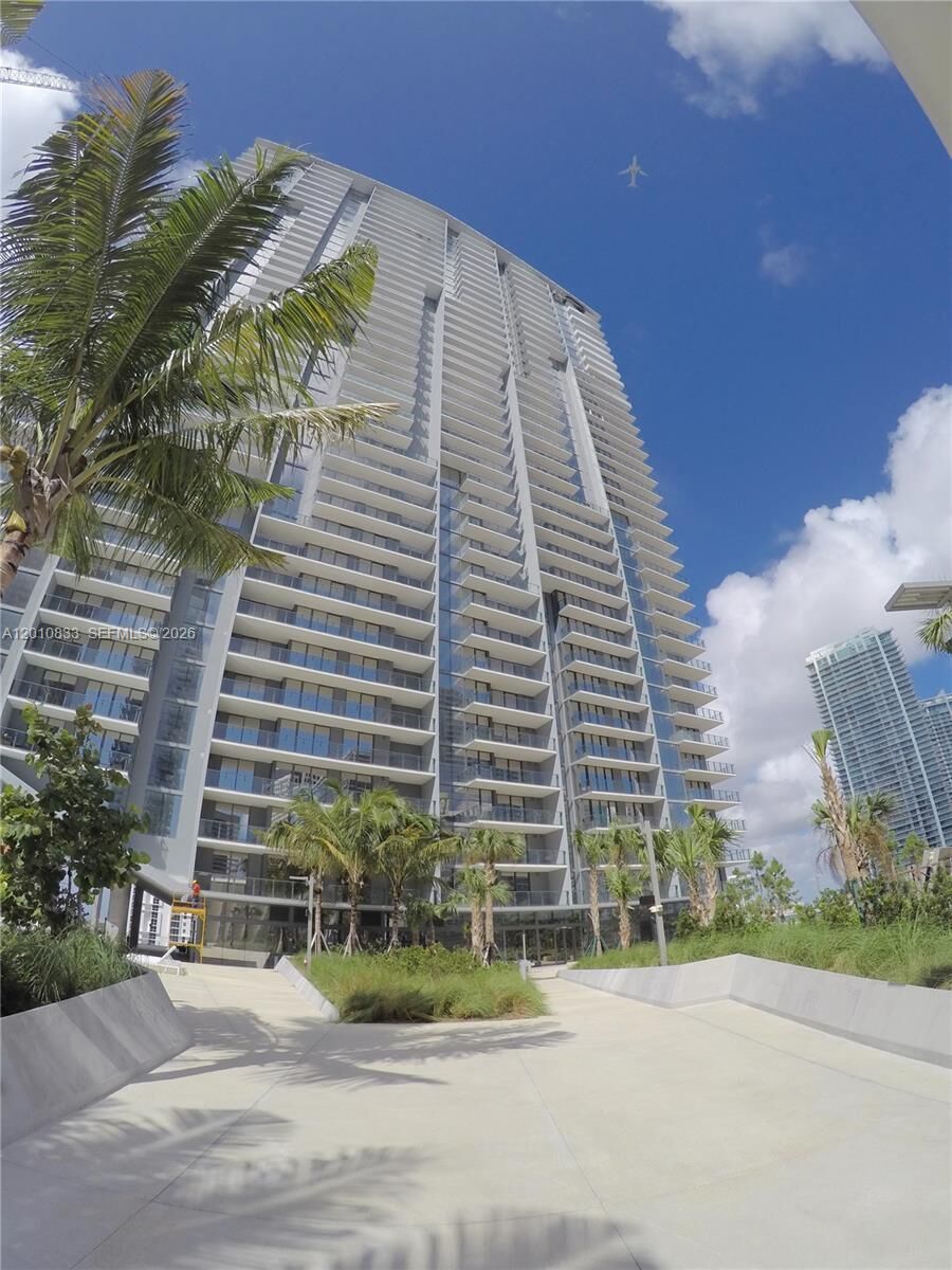 Property Photo:  88 SW 7th St 2206  FL 33130 