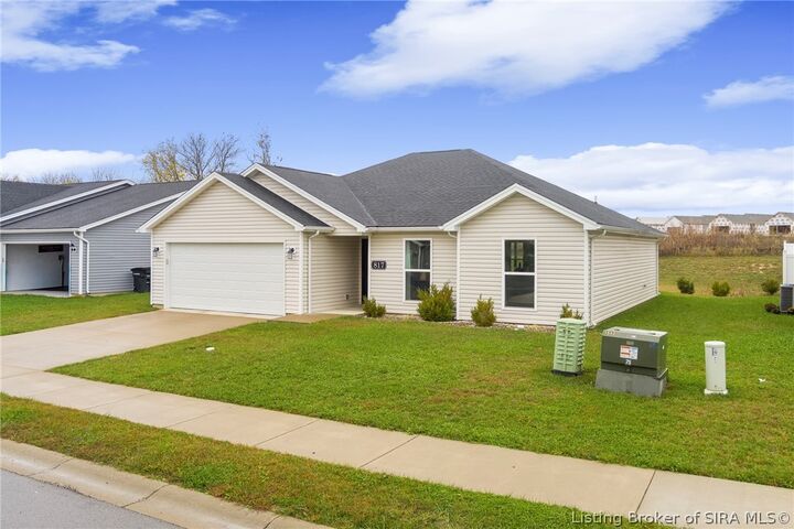 Property Photo:  817 Wolf Run Park Boulevard  IN 47130 