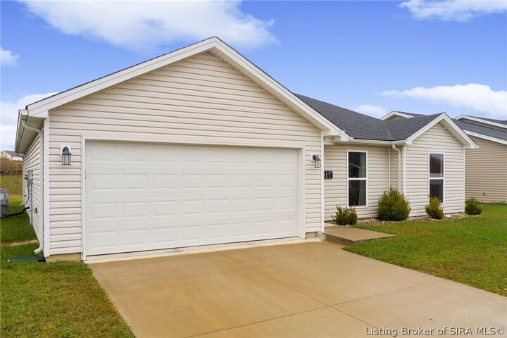 Property Photo:  817 Wolf Run Park Boulevard  IN 47130 