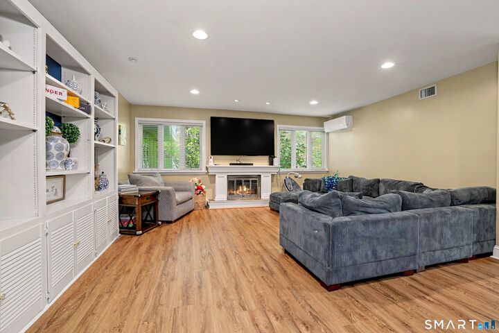 Property Photo:  7 Lyle Court D  CT 06032 