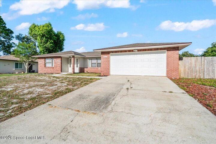 Property Photo:  2010 Doyle Drive  FL 32796 