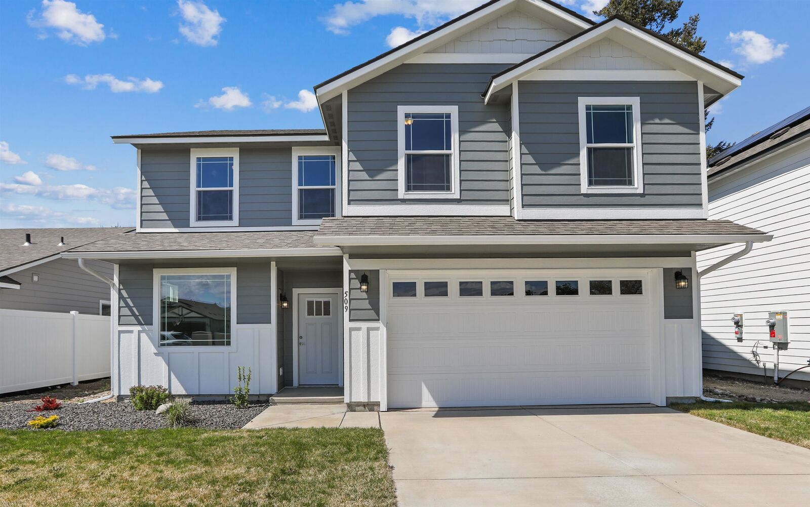 Property Photo:  509 N Arc Ct  WA 99016 