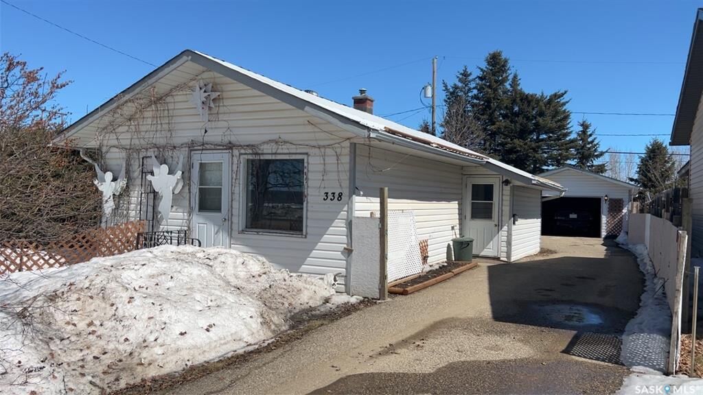 Property Photo: 338 1st Avenue NW SK S0A 3B0
