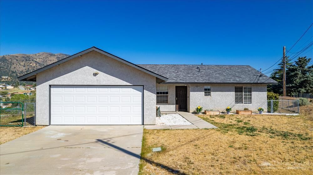 Property Photo:  20601 Ridgecrest Drive  CA 93561 