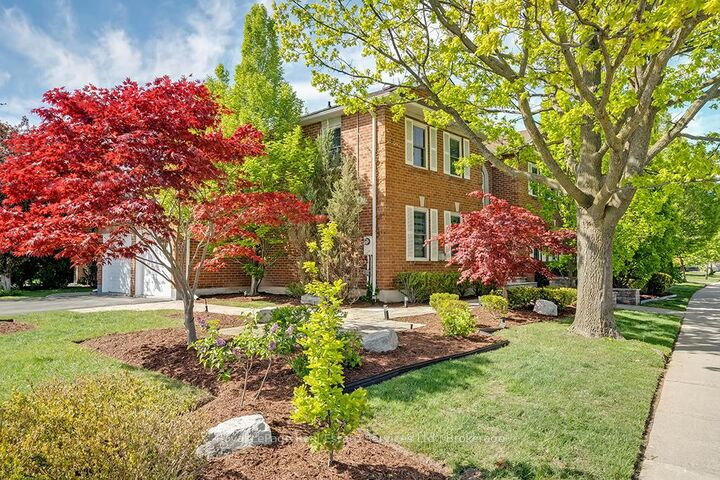 Property Photo: 2101 Grosvenor Street ON L6H 4N1