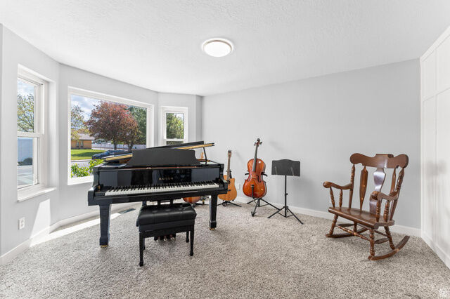 Property Photo: 1013 N Main St UT 84057