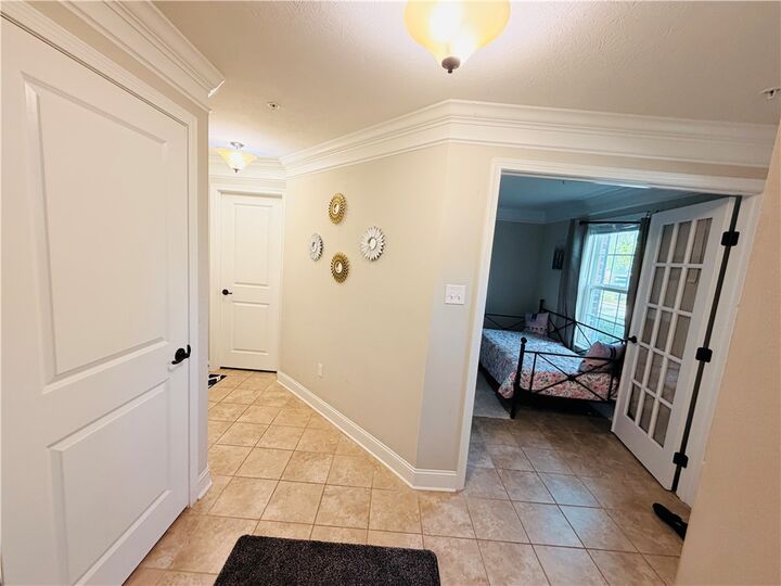 Property Photo:  1950 Georgetown Dr  PA 15143 