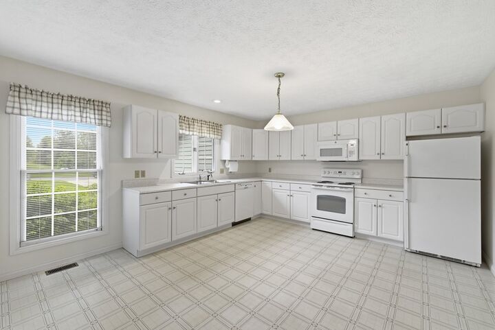 Property Photo: 1806 Olde Post Rd OH 44805