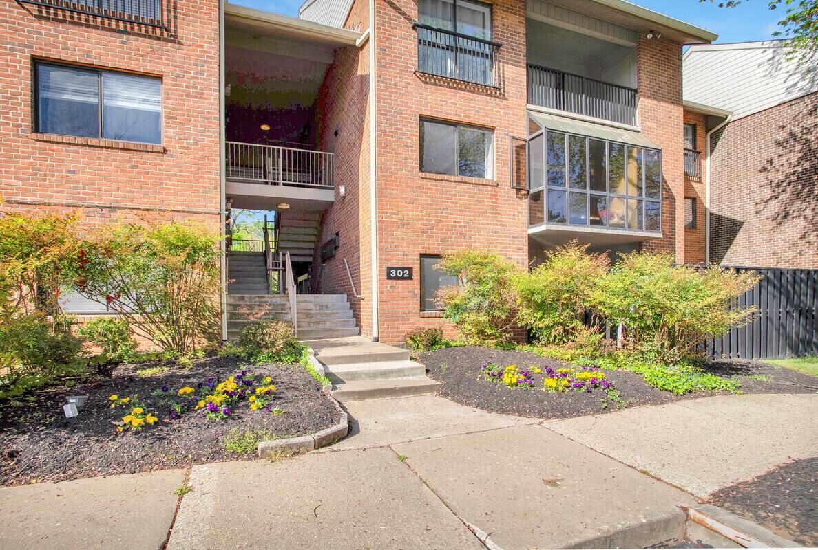 Property Photo:  302 Hilltop Lane K  MD 21403 