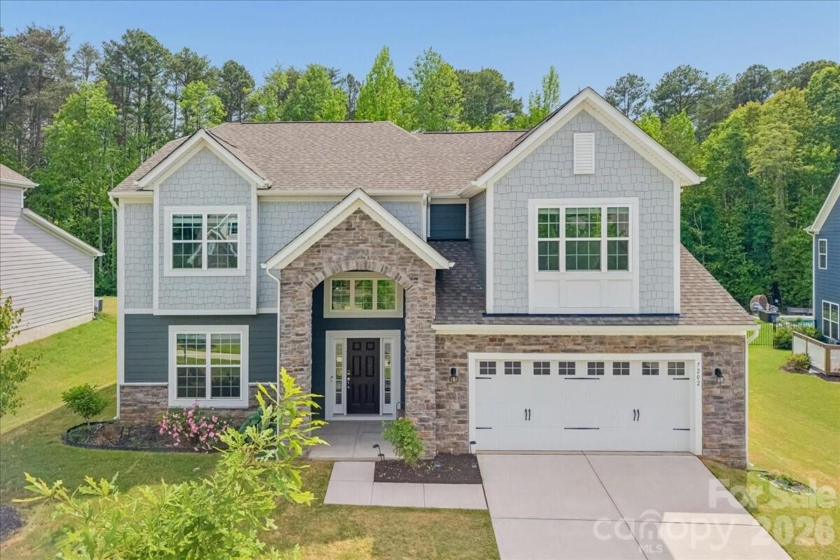 Property Photo:  7202 Glenroe Drive  NC 28078 