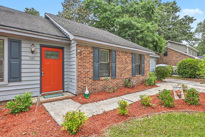 Property Photo:  101 Glebe Road  SC 29485 