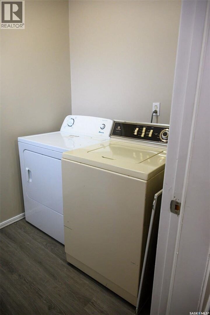 Property Photo:  2332 Edgar Street  SK S4N 3L1 