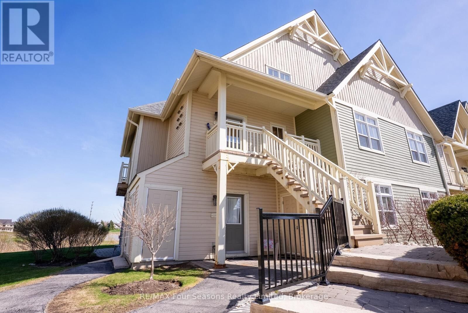 Property Photo:  125 Fairway Court 125  ON L9Y 0P8 