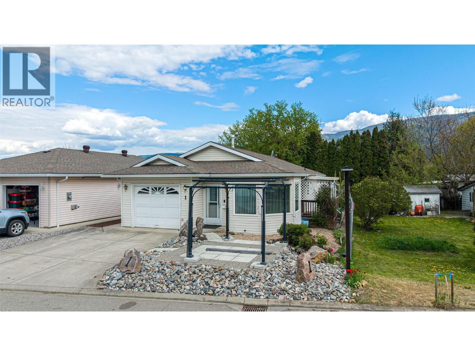 Property Photo: 2716 Wolfenden Terrace 1 BC V4Y 2A6