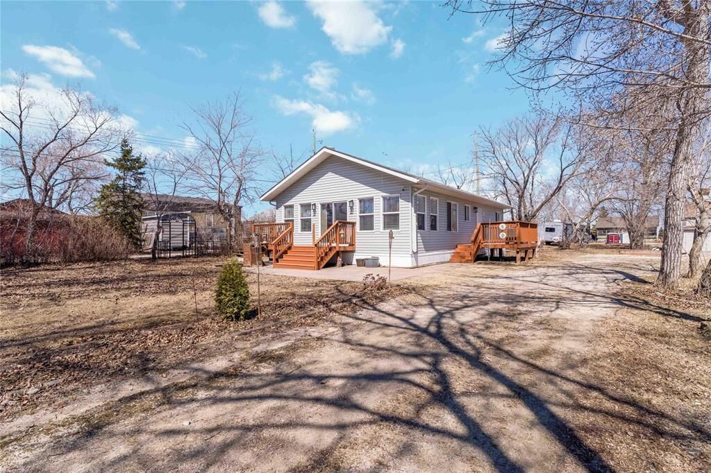 Property Photo:  21105 Laurentia Beach Road North  MB R0C 2C0 