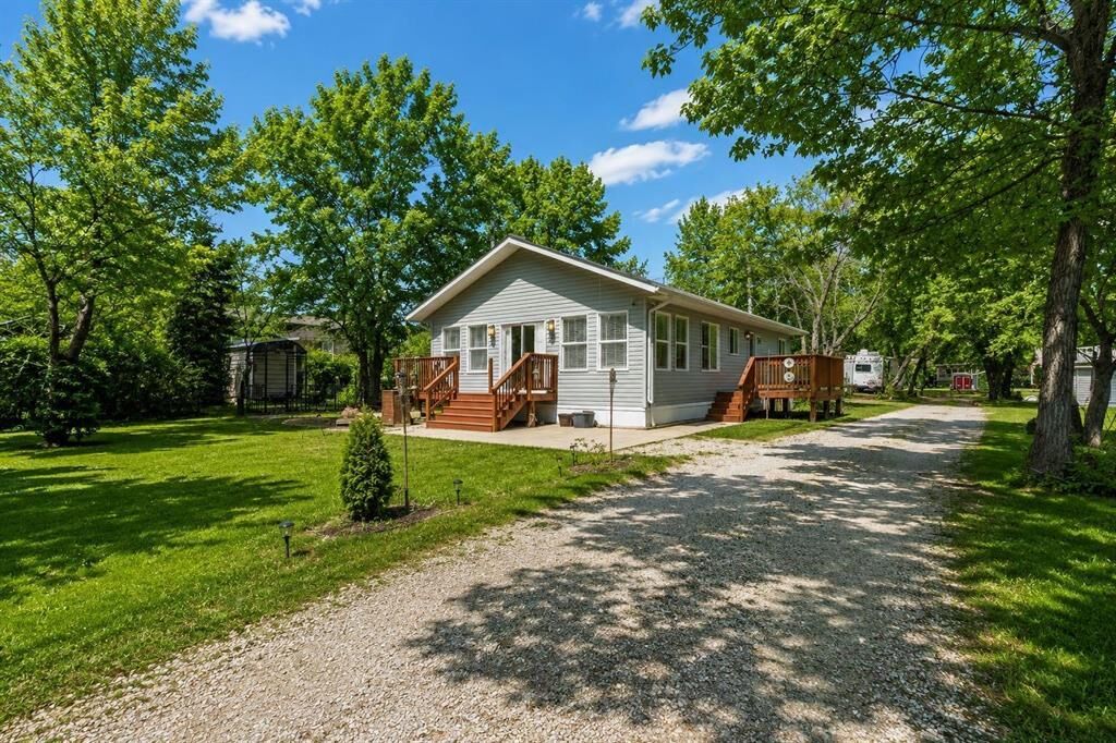 Property Photo: 21105 Laurentia Beach Road North MB R0C 2C0