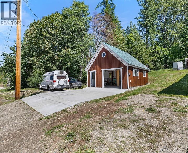 Photo de la propriété:  1524 Russel Avenue  BC V0B 2B0 