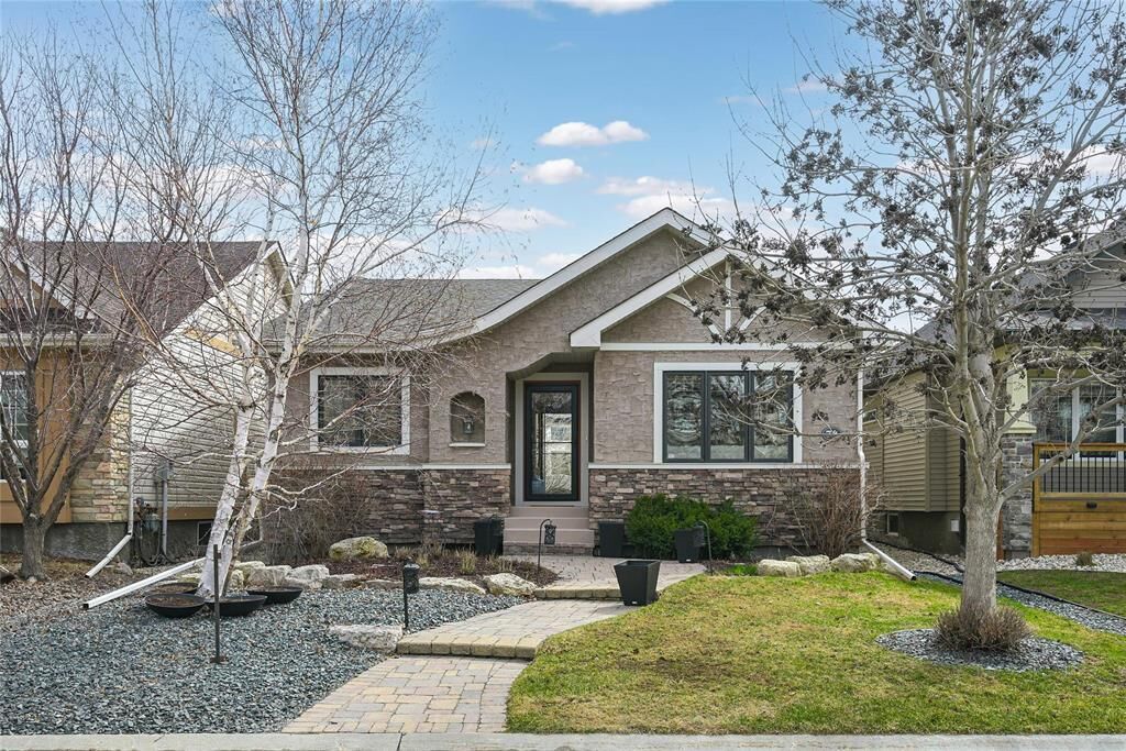 Property Photo:  74 Red Moon Road  MB R3X 0C3 