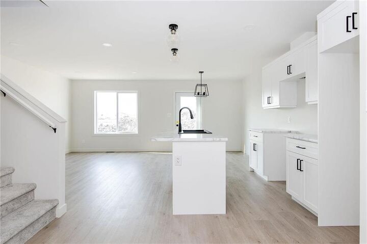 Property Photo:  73 Kootenay Way  MB R5G 2Y1 