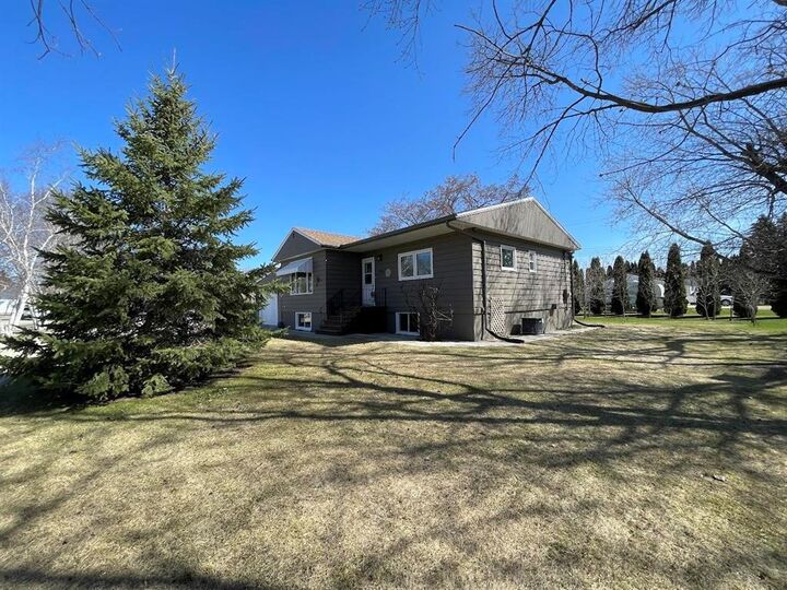 Property Photo:  204 Burrows Road South  MB R0J 1B0 