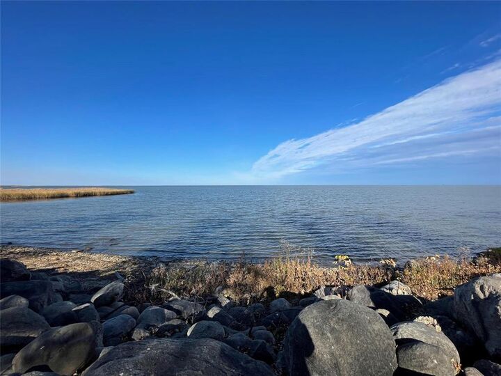 Property Photo:  134 Lake Drive East  MB R0L 1K0 