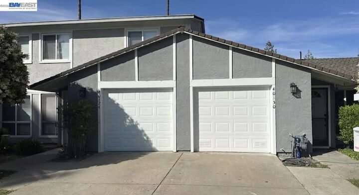 Property Photo:  40130 Santa Teresa Cmn  CA 94539 