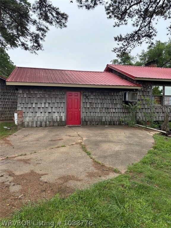 Property Photo:  606 N Forest Avenue  OK 74941 